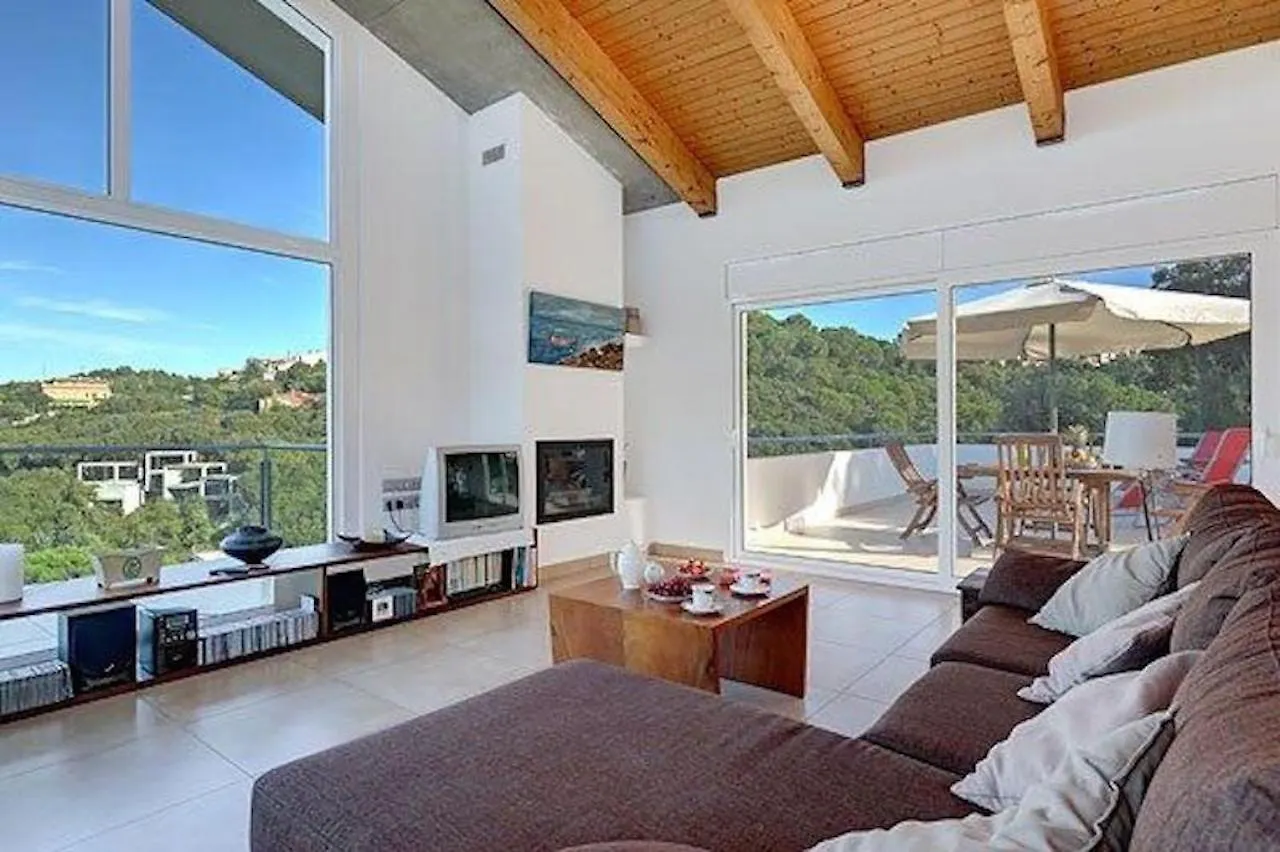 הוילה בגור Casa Cruilles - Ref 075 0*,  ספרד